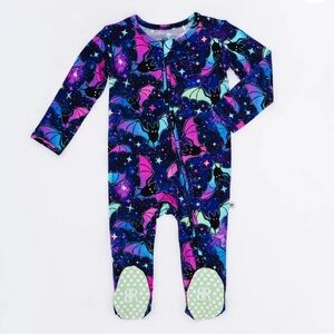 BUM & ROSES—Bat attitude footie